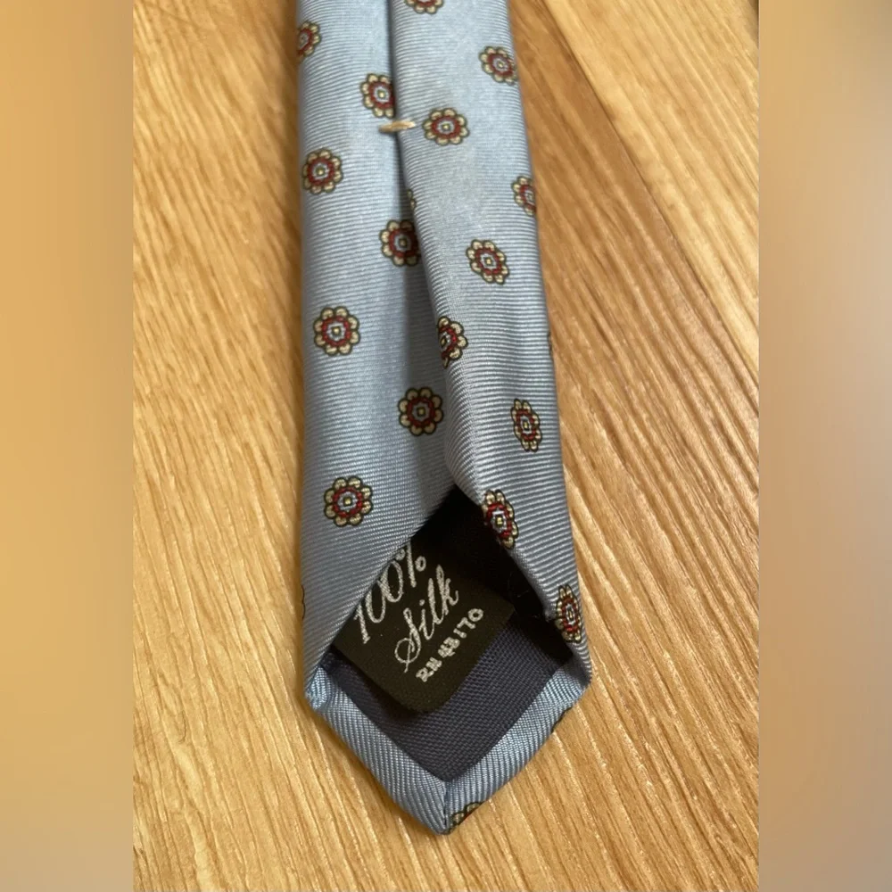 Adams Row silk tie gray with classic burgundy design